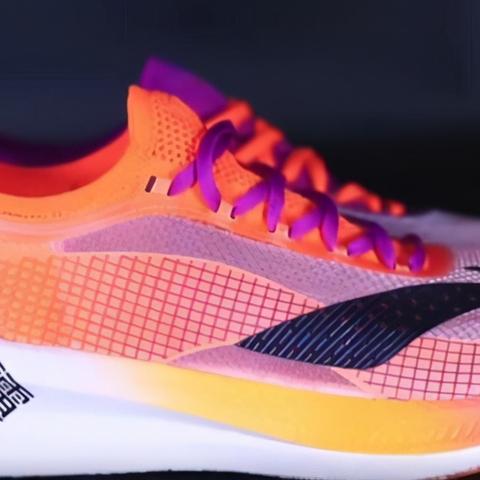 阿迪最新科技时尚鞋款亮相，完美融合时尚与舒适