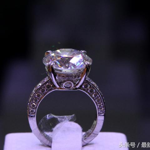 卡地亚男表新款,精工尊贵风采