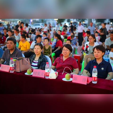 最新广场舞，展现新时代风采