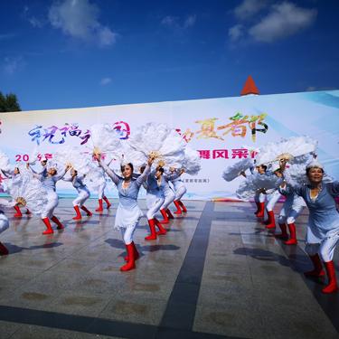 最新广场舞,展现新时代风采