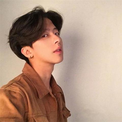 最新男士发型指南与图片概览 时尚潮流发型推荐