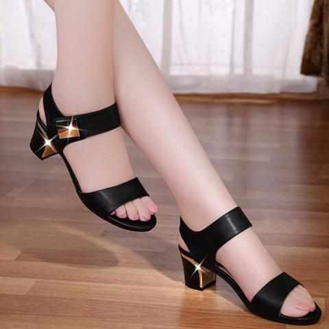 2025年全新设计凉拖鞋，舒适技术与时尚设计的融合